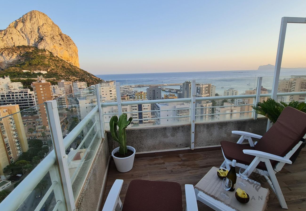 Terraza con vistas al peñón de Ifach y playa de la Fossa.