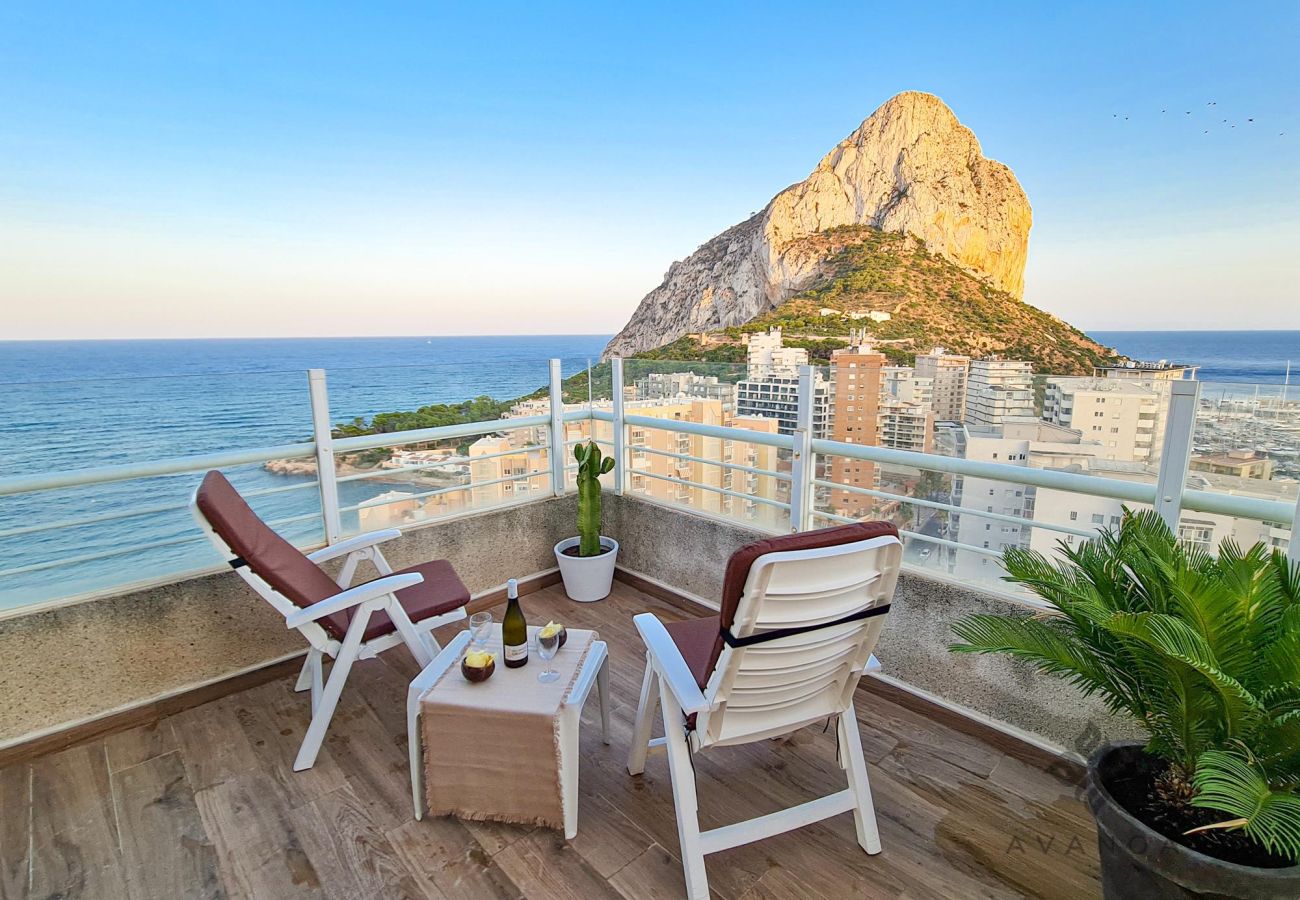 Terraza con vistas al peñón de Ifach y playa de la Fossa.