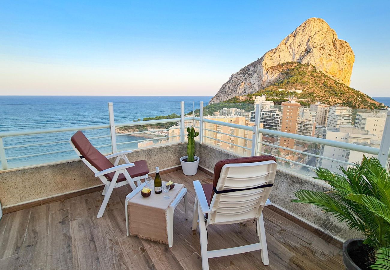 Terraza con vistas al peñón de Ifach y playa de la Fossa.