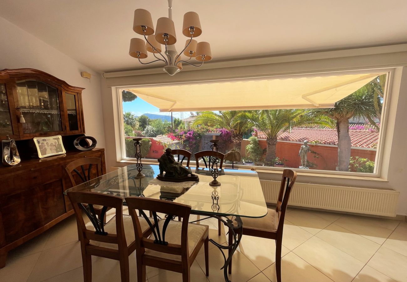 Villa in Moraira - AV-3087