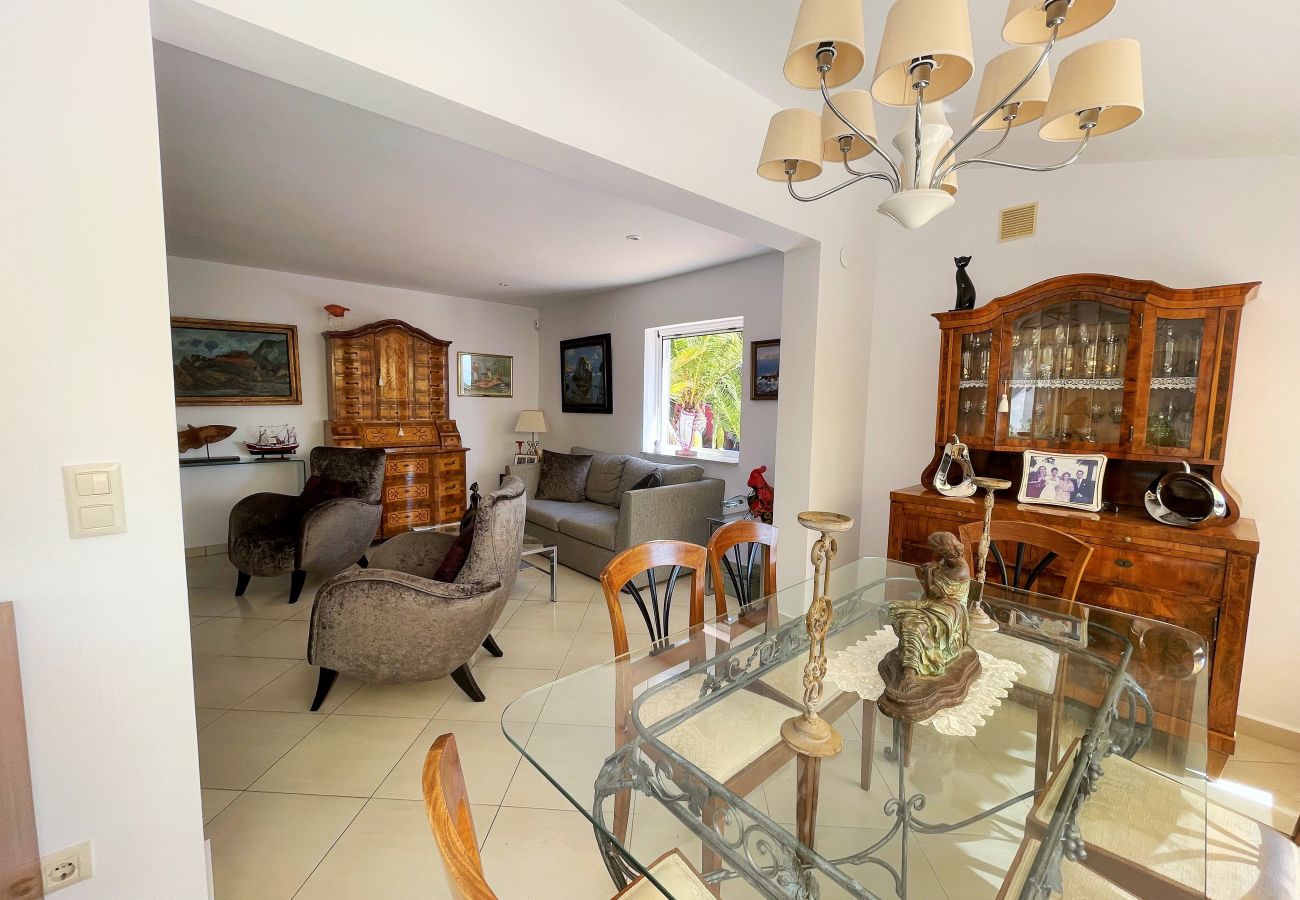 Villa in Moraira - AV-3087