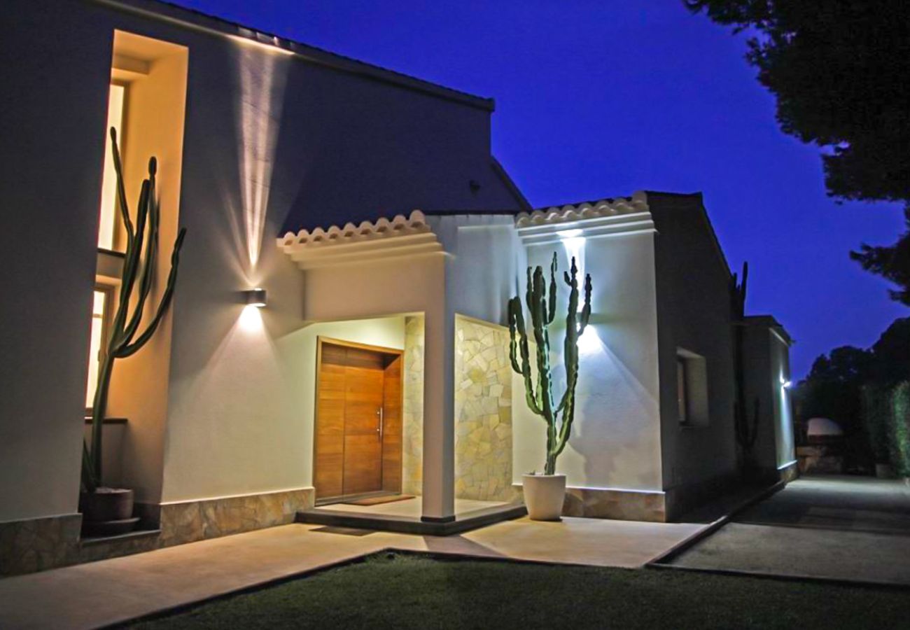 Villa in Moraira - AV-1234