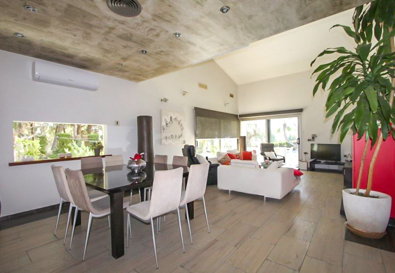 Villa in Moraira - AV-1234