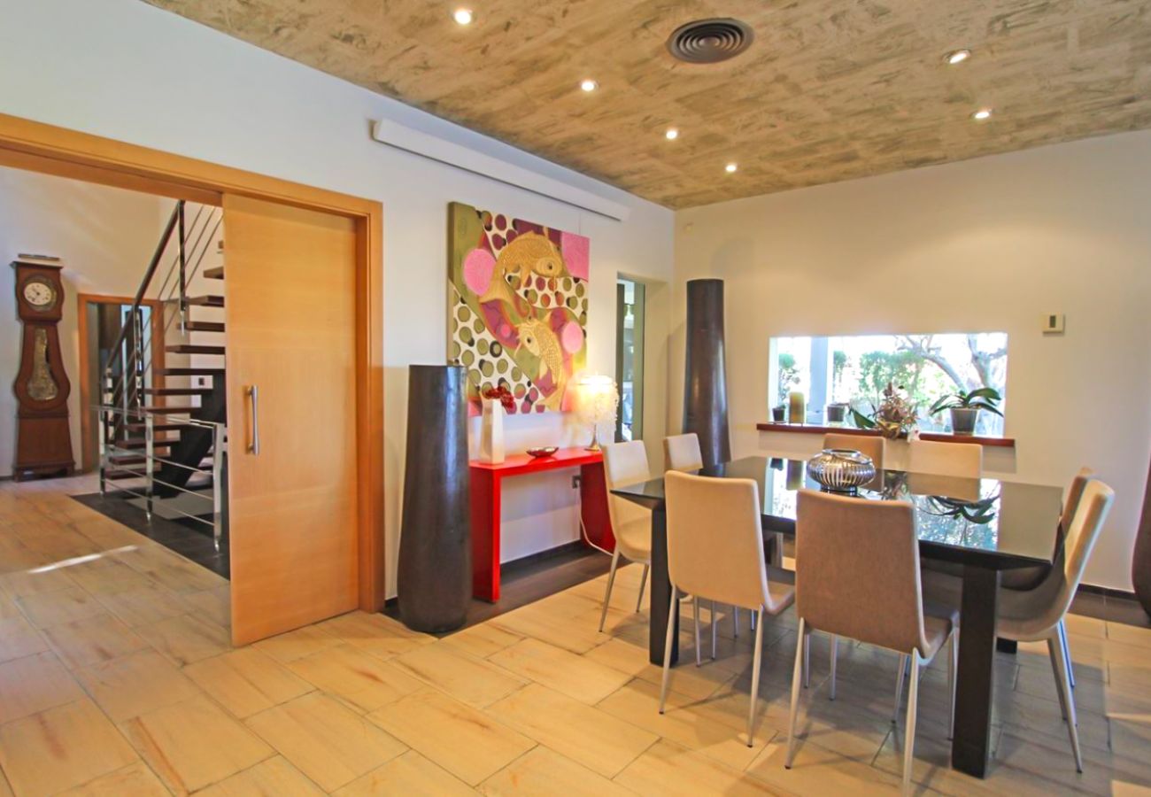 Villa in Moraira - AV-1234