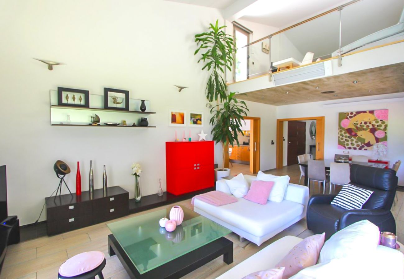 Villa in Moraira - AV-1234