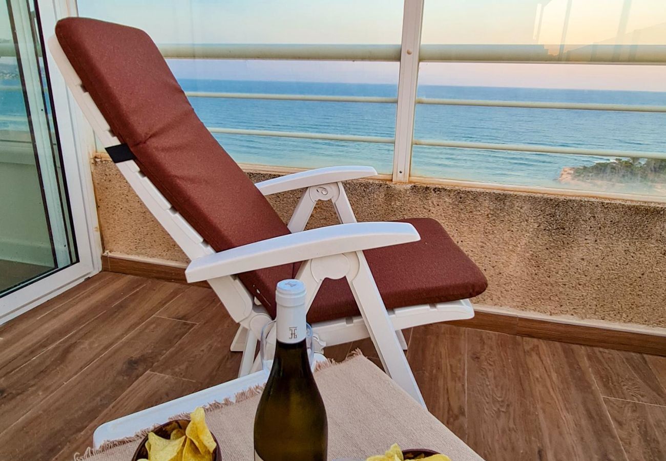 Terrasse mit Blick auf den Ifach-Felsen und den Strand von Fossa.