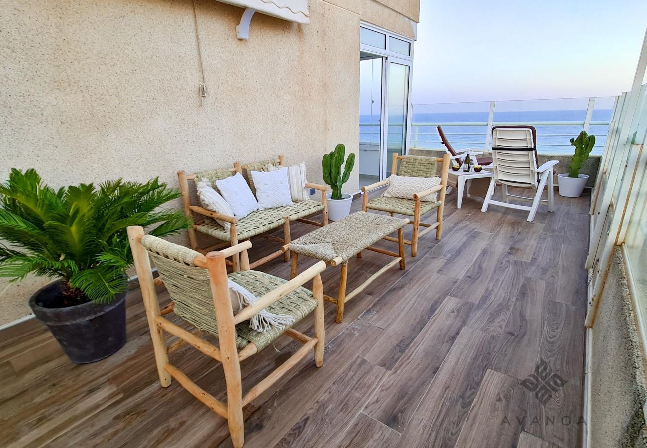 Wunderschöne Terrasse mit Meerblick.