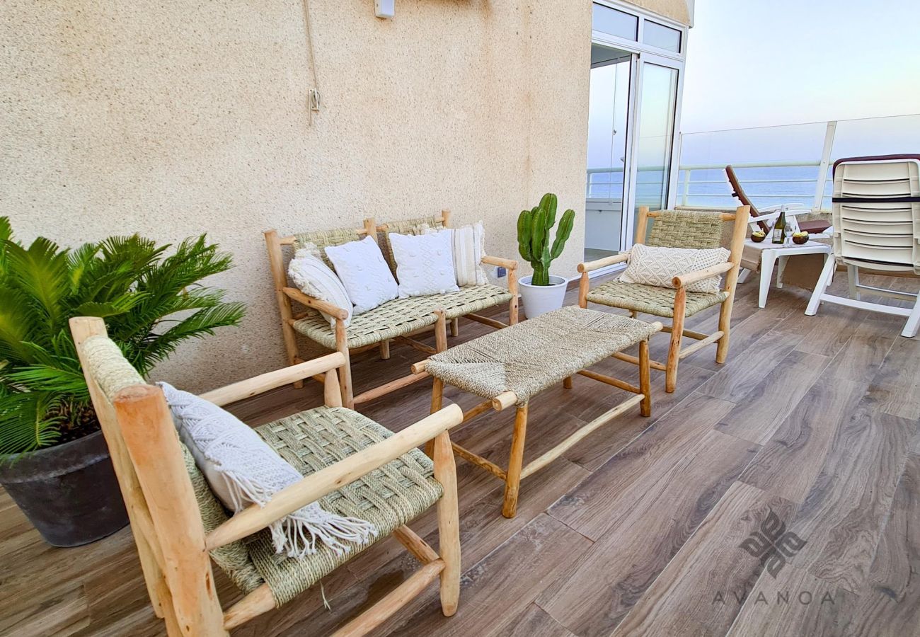 Wunderschöne Terrasse mit Meerblick.