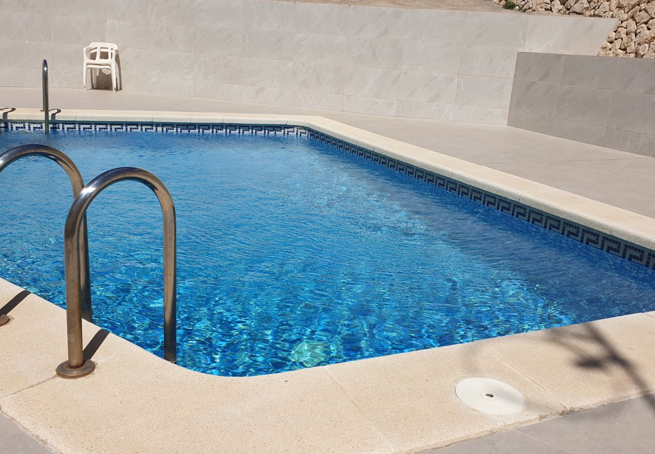 Duplex-Penthouse im Zentrum von Altea mit teilweisem Meerblick und gemeinschaftlichem Schwimmbad.