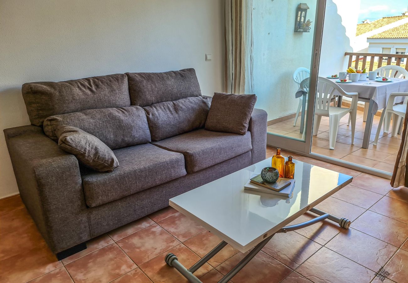 Duplex-Penthouse im Zentrum von Altea mit teilweise Meerblick mit Wohn-Esszimmer und offener Küche.