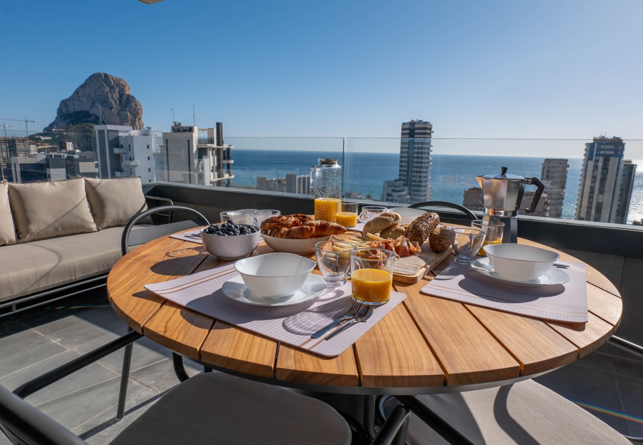 Terrasse mit außergewöhnlichem Blick auf die Stadt Calpe