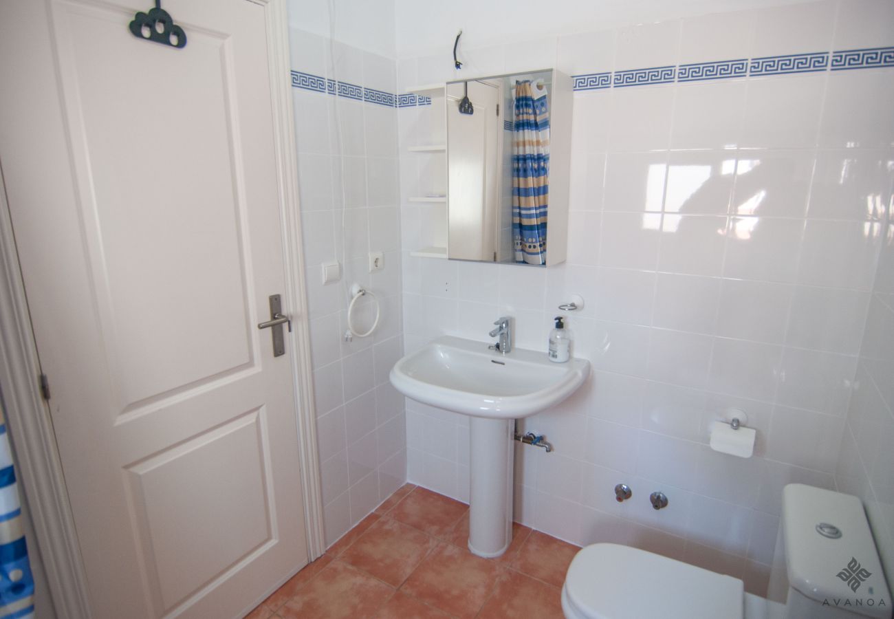 Duplex penthouse in the centre of Altea with partial sea views with master bedroom and bathroom en suite.
