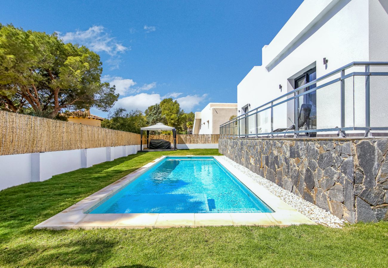 Villa/Dettached house in Altea la Vella - AV-1795