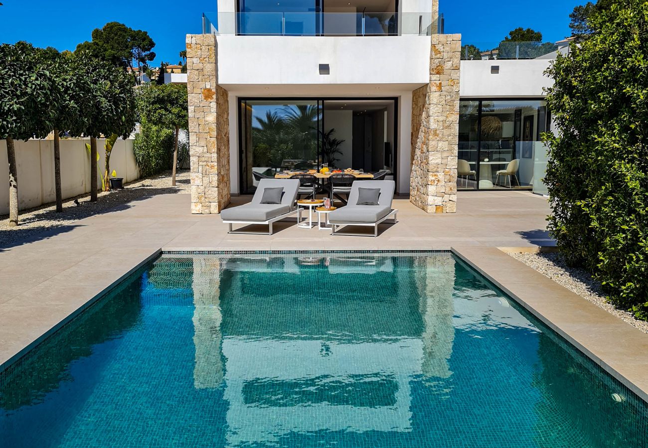 Belle villa avec piscine.