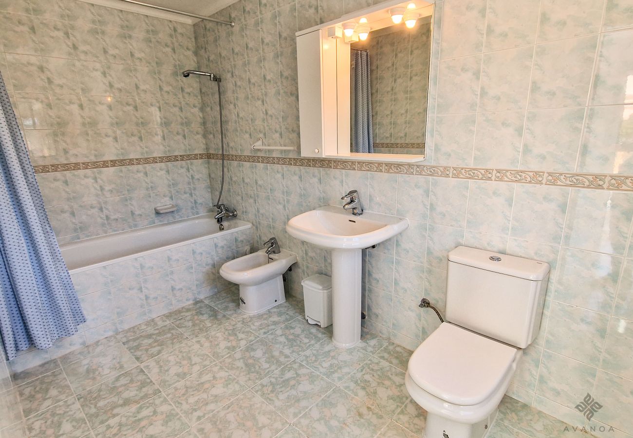 Chambre avec salle de bain en-suite avec accès indépendant.