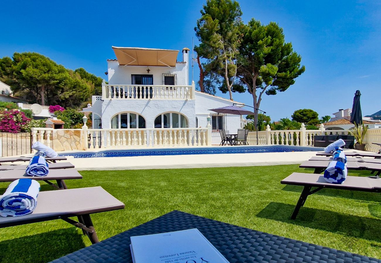 Villa pour location de vacances à Moraira avec piscine privée et proche du centre ville 