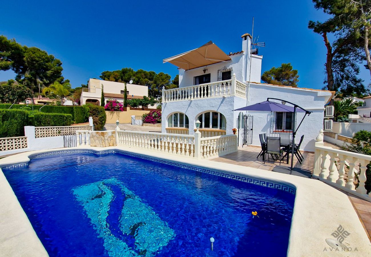 Villa pour location de vacances à Moraira avec piscine privée et proche du centre ville